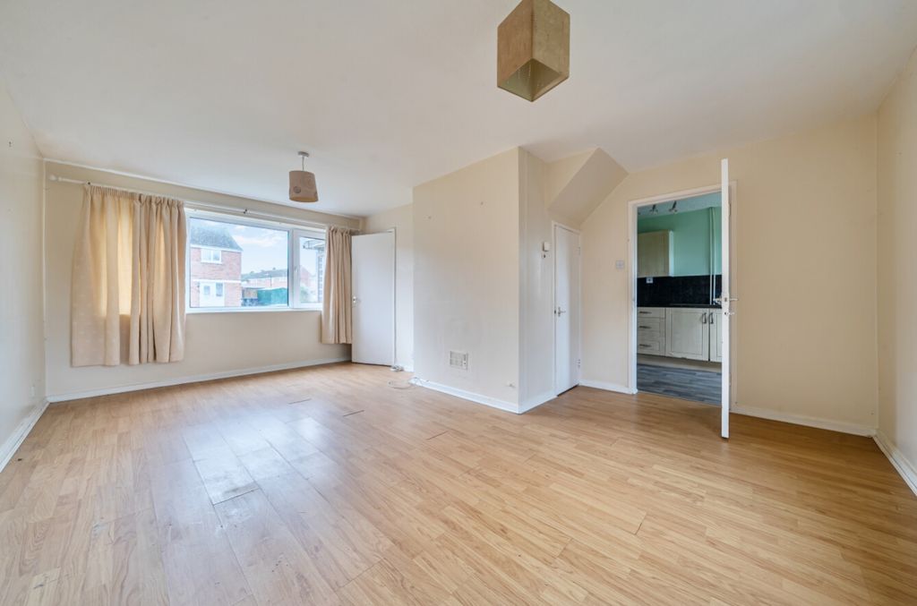 Property photo 3 of 18 1416102-10-698Dde352F0F0