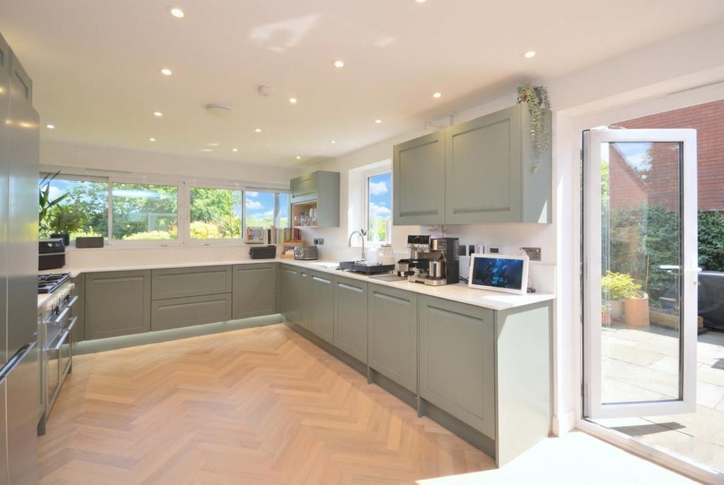 Property photo 3 of 28 Kitchen/Breakfast Room