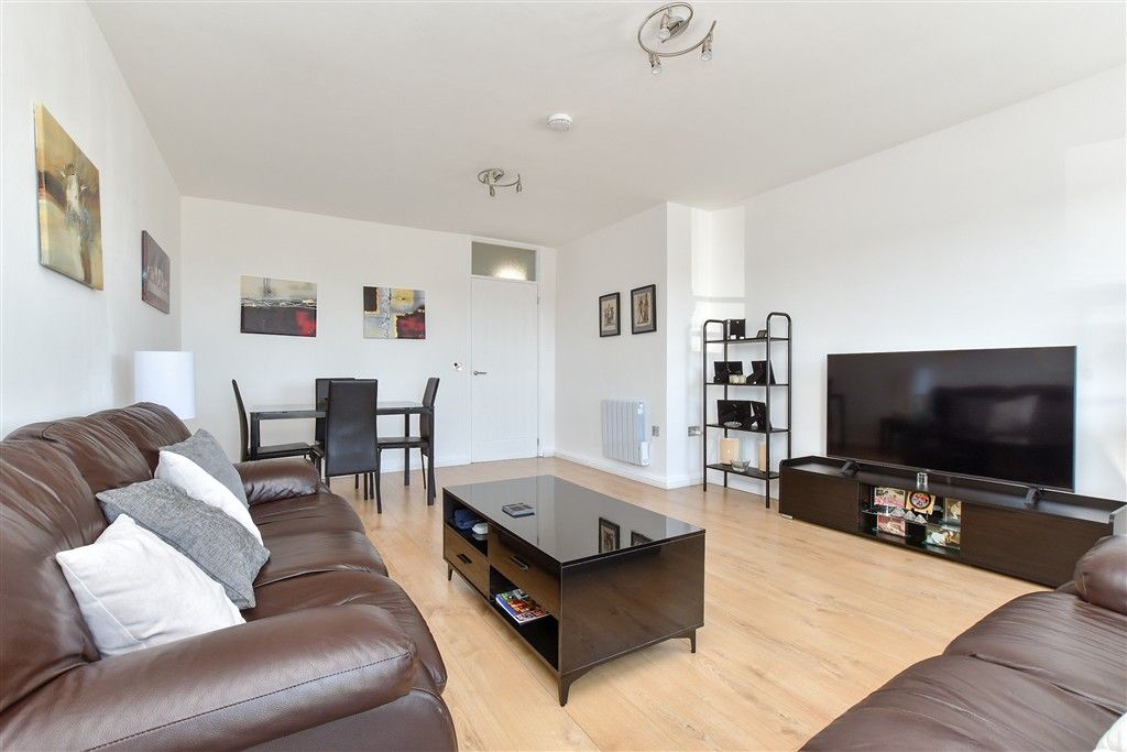 Property photo 2 of 12 Lounge