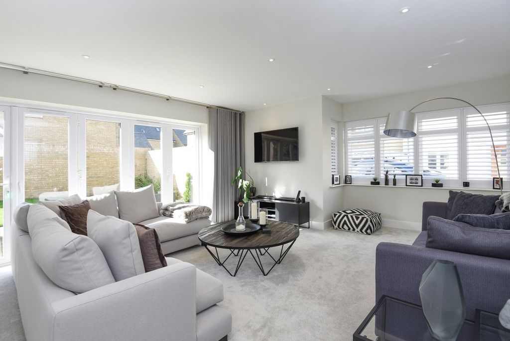 Property photo 2 of 8 Living Area