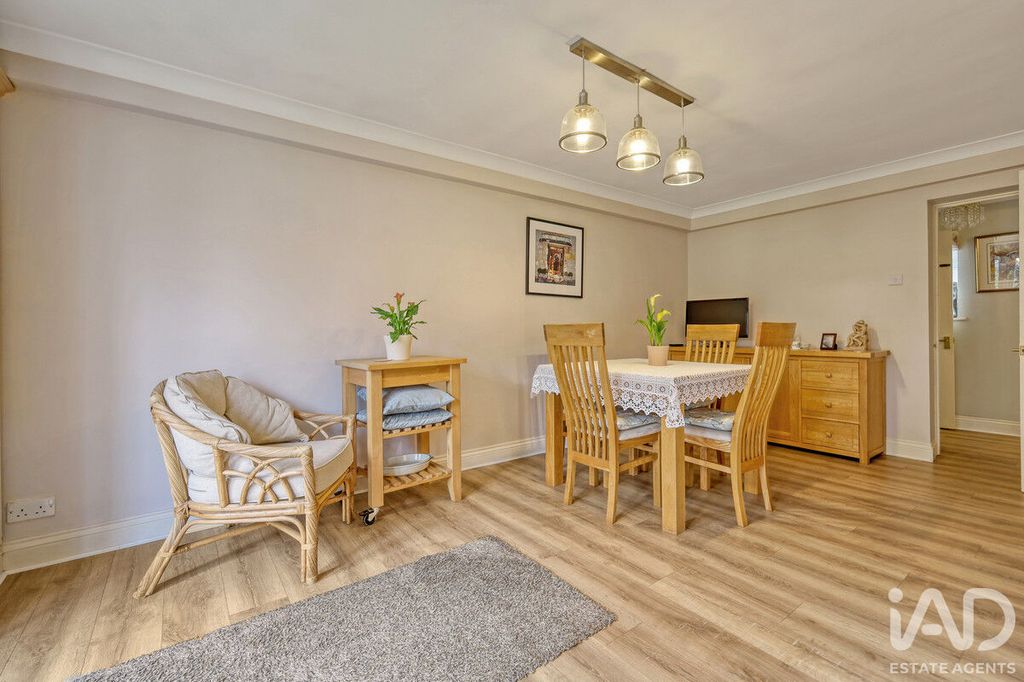 Property photo 3 of 20