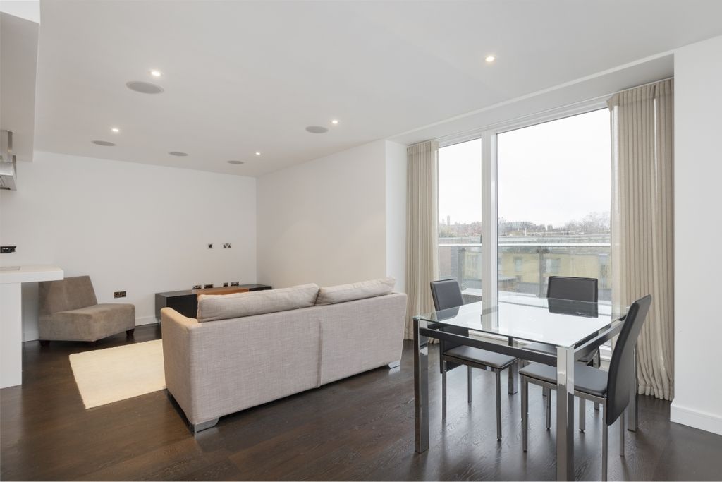 Property photo 1 of 12 Moore House 132 -...