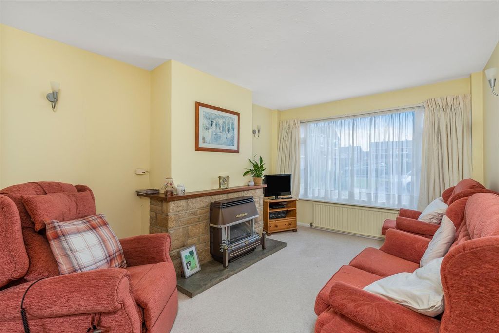 Property photo 2 of 10 6 Wolseley Close, Banbury-10.Jpg