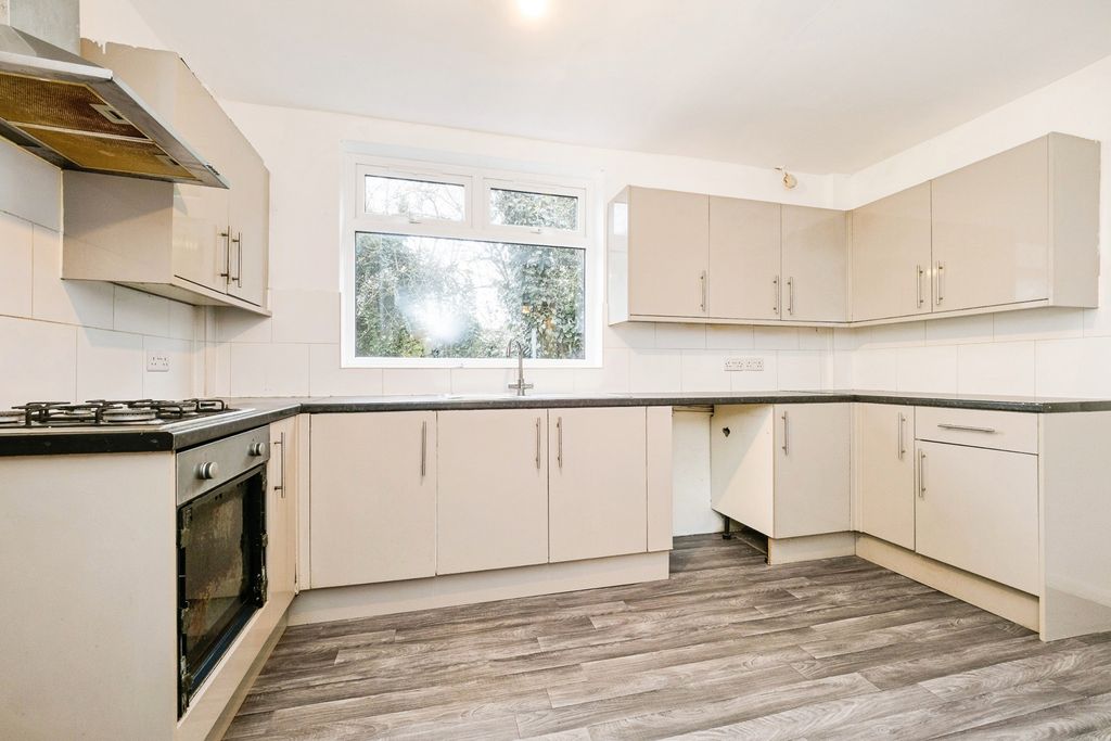 Property photo 2 of 15 Kitchen