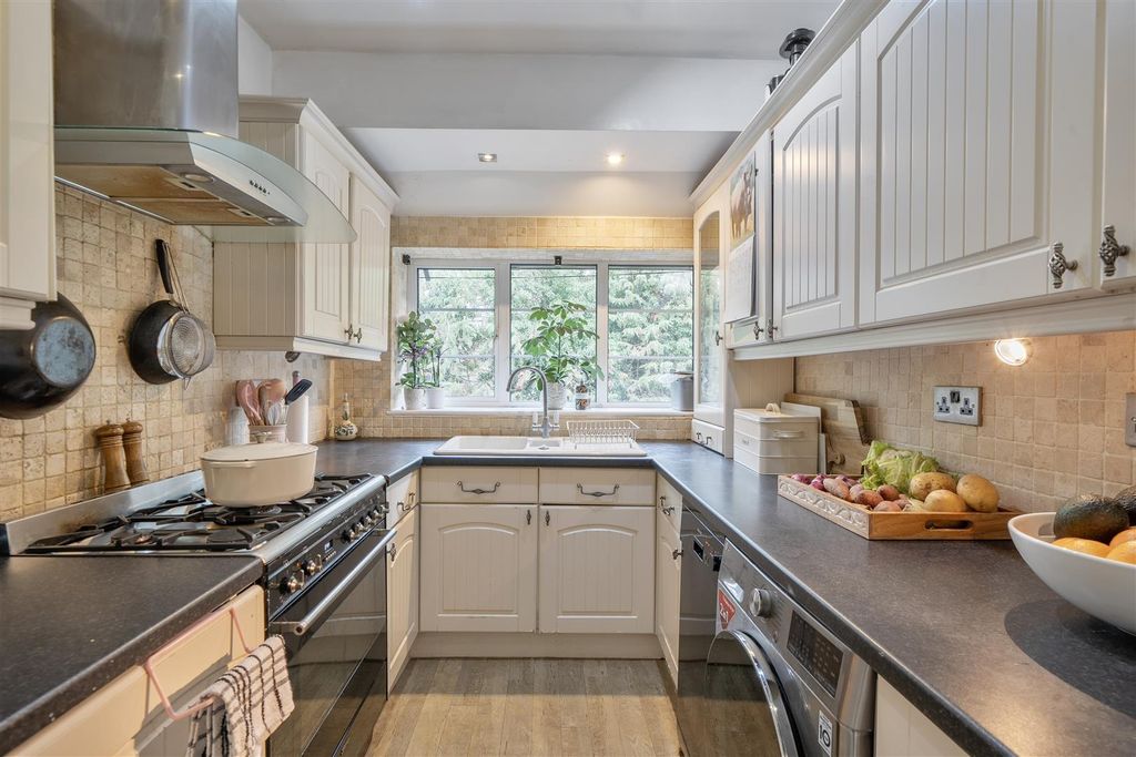 Property photo 2 of 16 1415353-10-69931d49643A8.Jpg