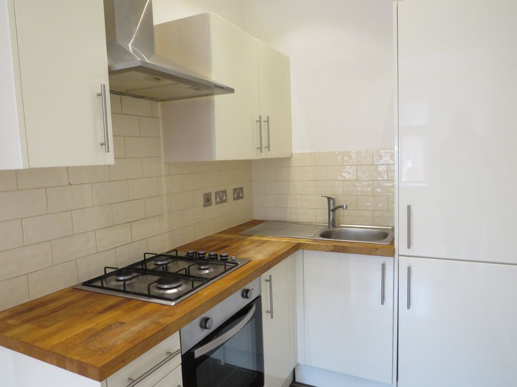 Property photo 1 of 4 Kitchen
