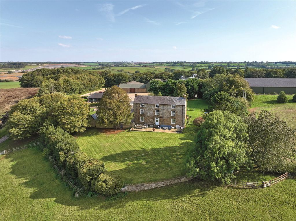 Property photo 2 of 18 Lodge Farmhouse