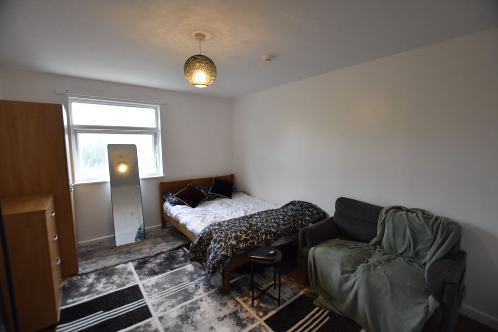 Property photo 1 of 2