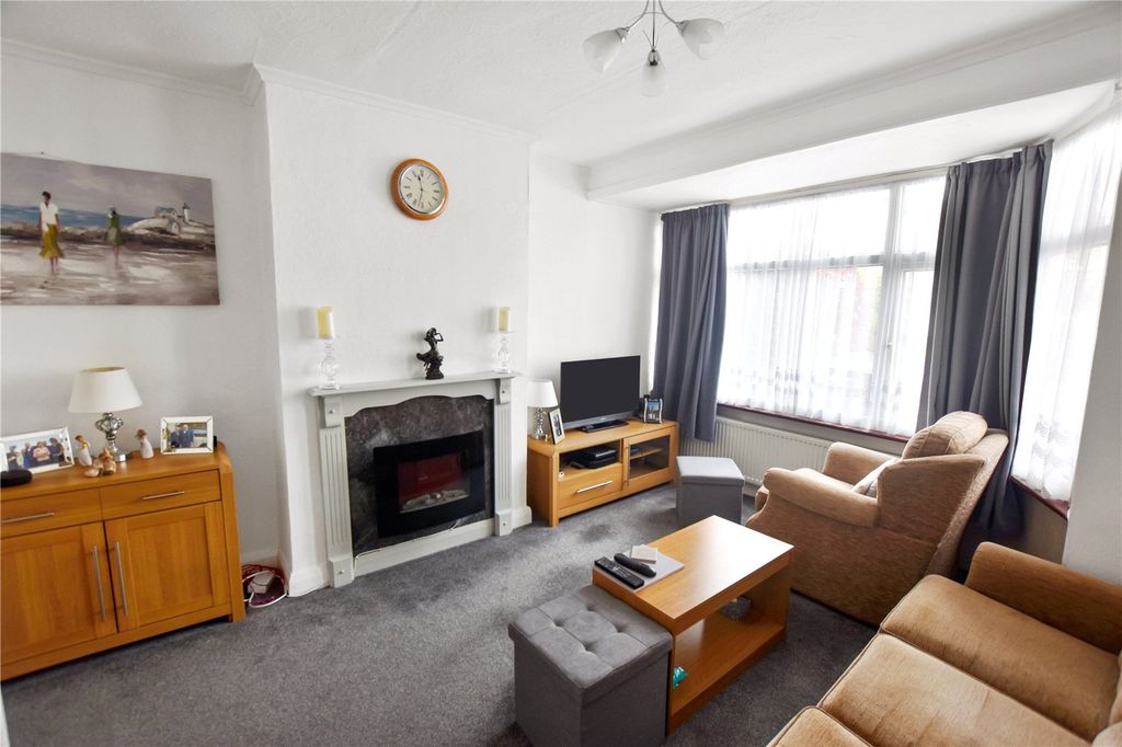 Property photo 2 of 12 Living Room