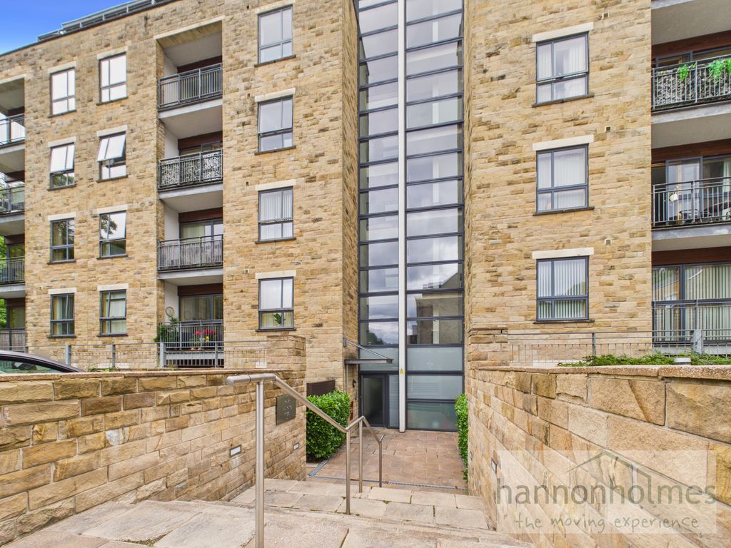 Property photo 1 of 20 Cam05283G0-Pr0216-Still019