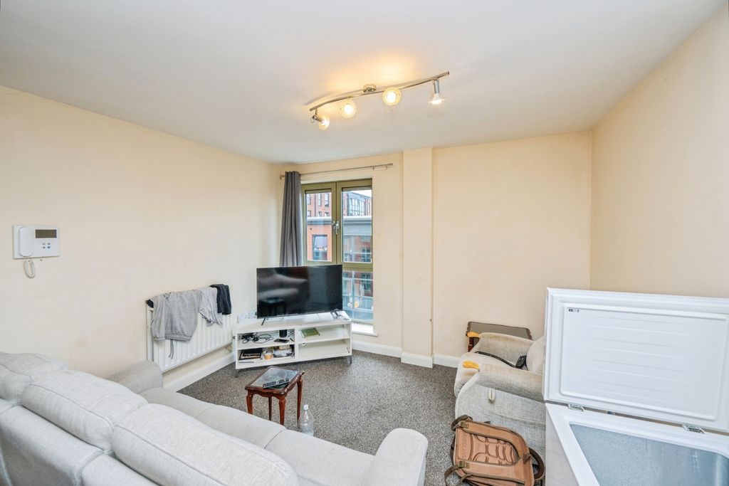 Property photo 3 of 14 Living Room