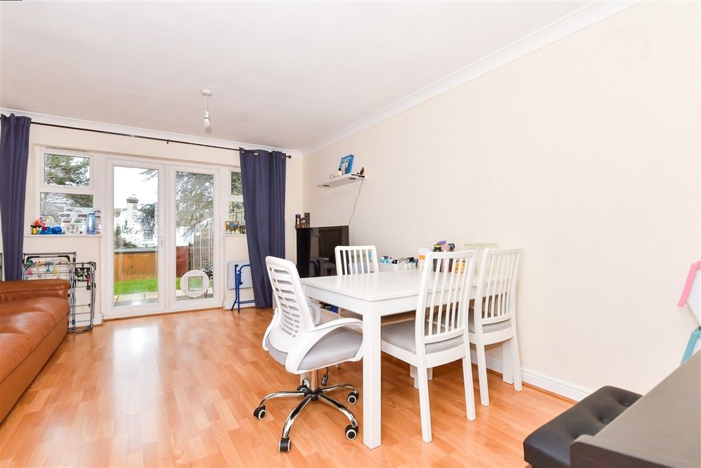 Property photo 1 of 8 Lounge