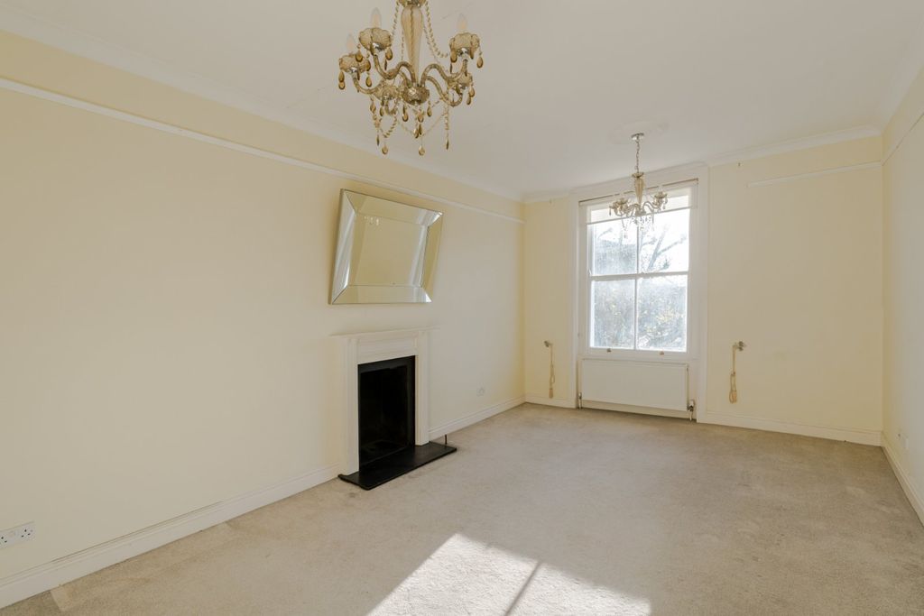 Property photo 3 of 18 Picture No. 01