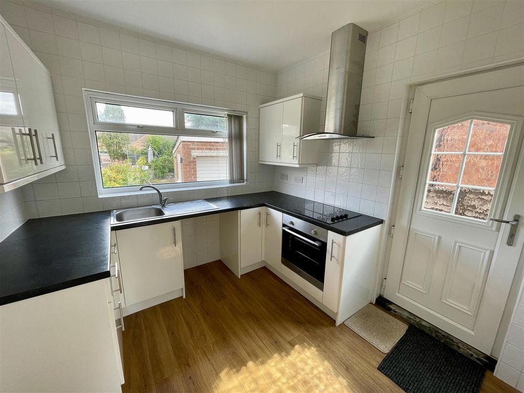 Property photo 3 of 15 Kitchen