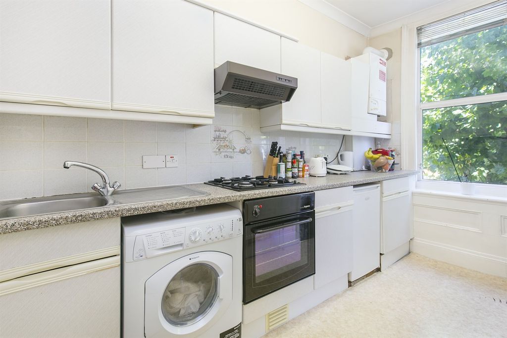 Property photo 2 of 6 Kitchen