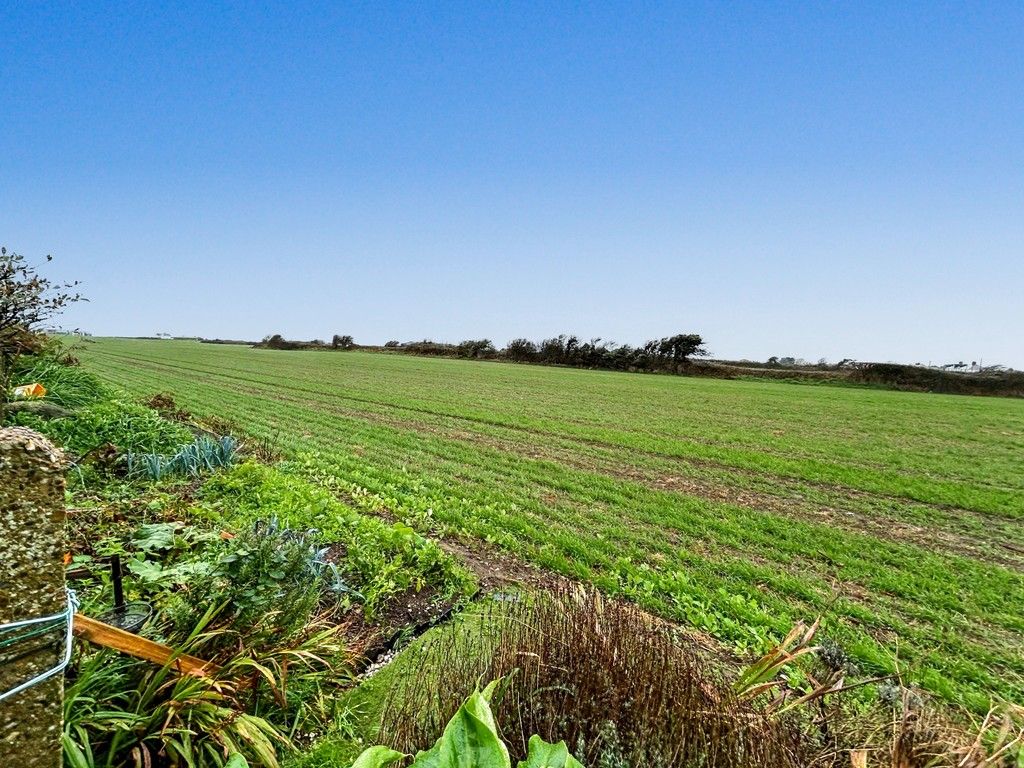 Property photo 2 of 25