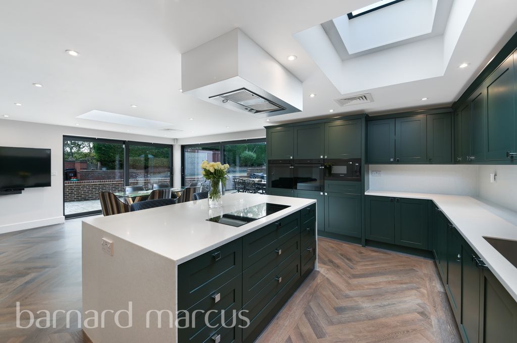 Property photo 1 of 9 Kitchen