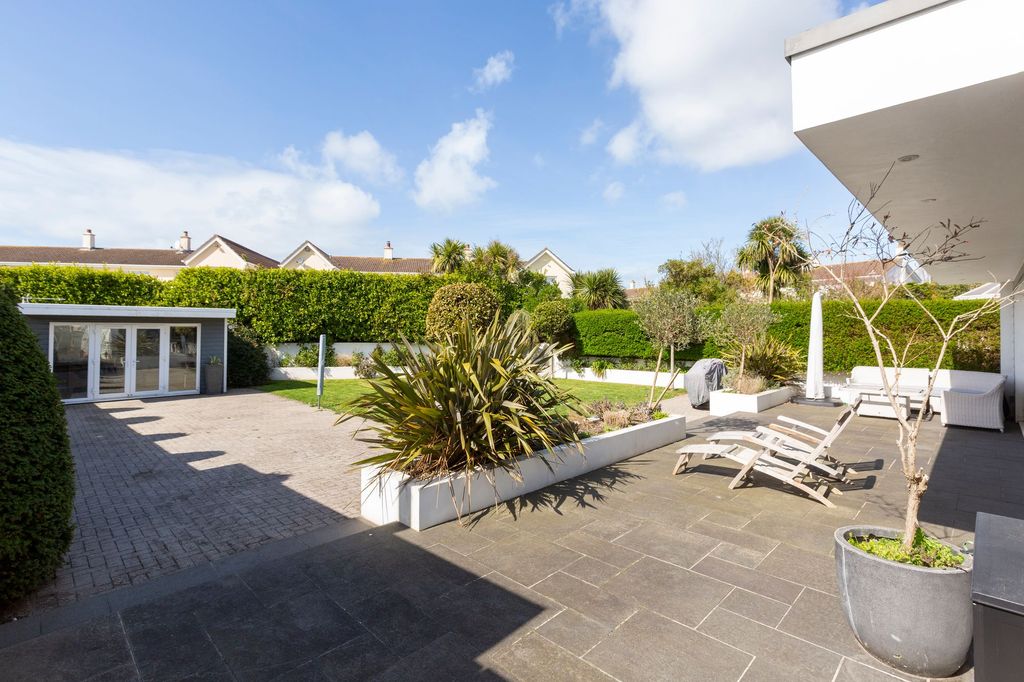 Property photo 3 of 37