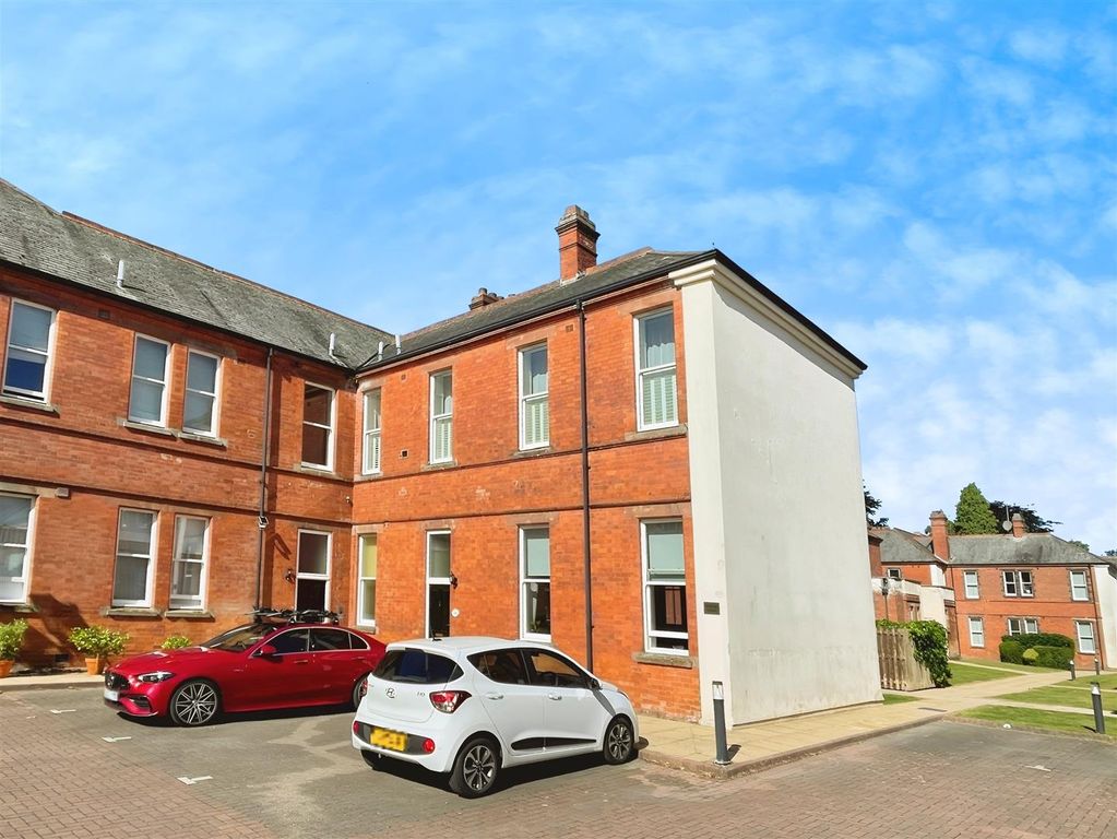 Property photo 1 of 17 Outside