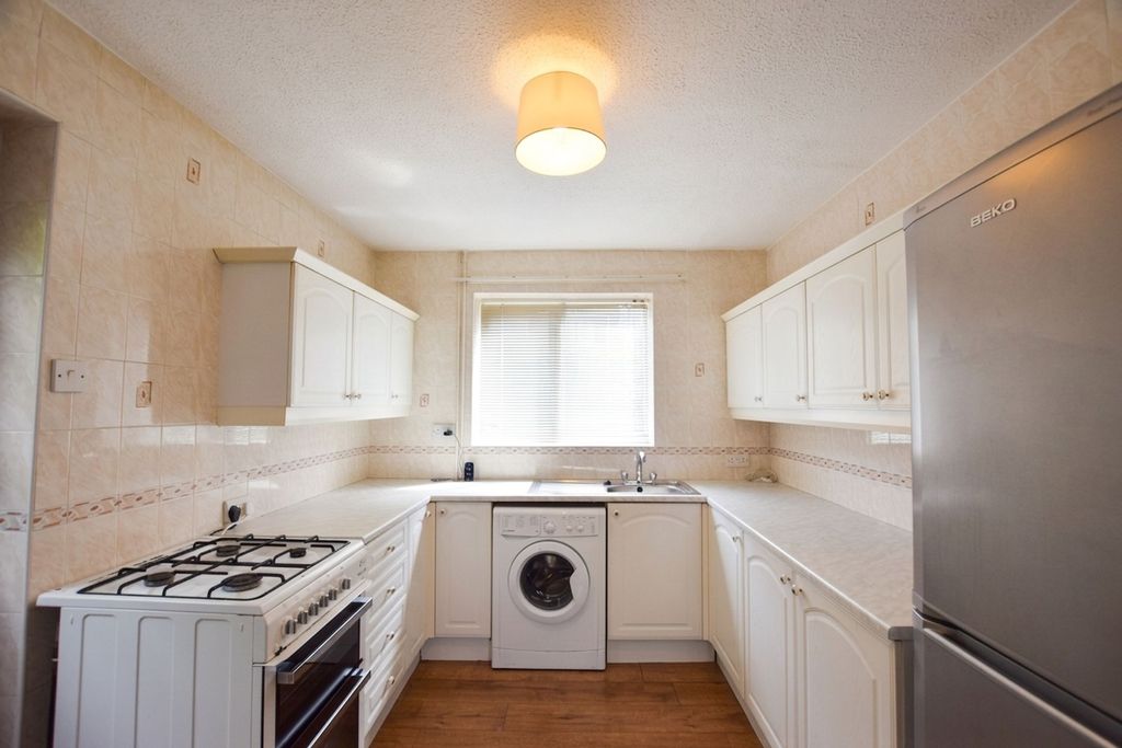Property photo 2 of 9 Kitchen