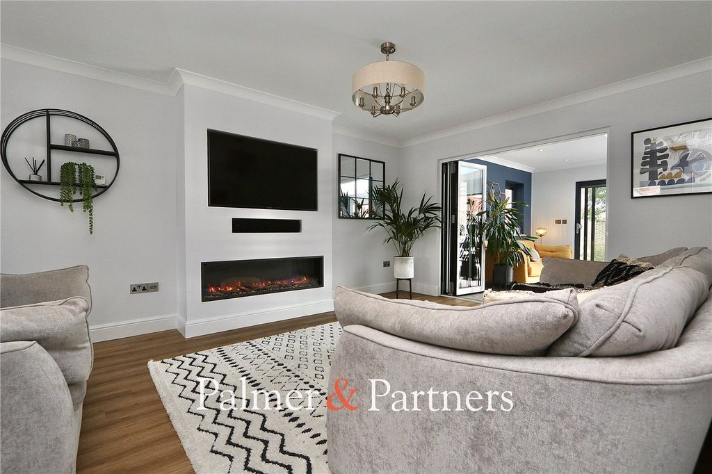 Property photo 2 of 33 Picture No. 01