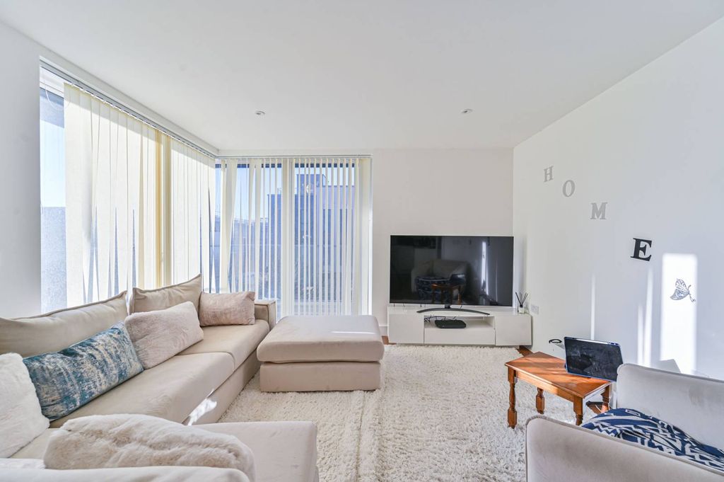 Property photo 2 of 23