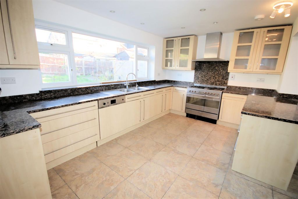 Property photo 3 of 28 Fitted Kitchen