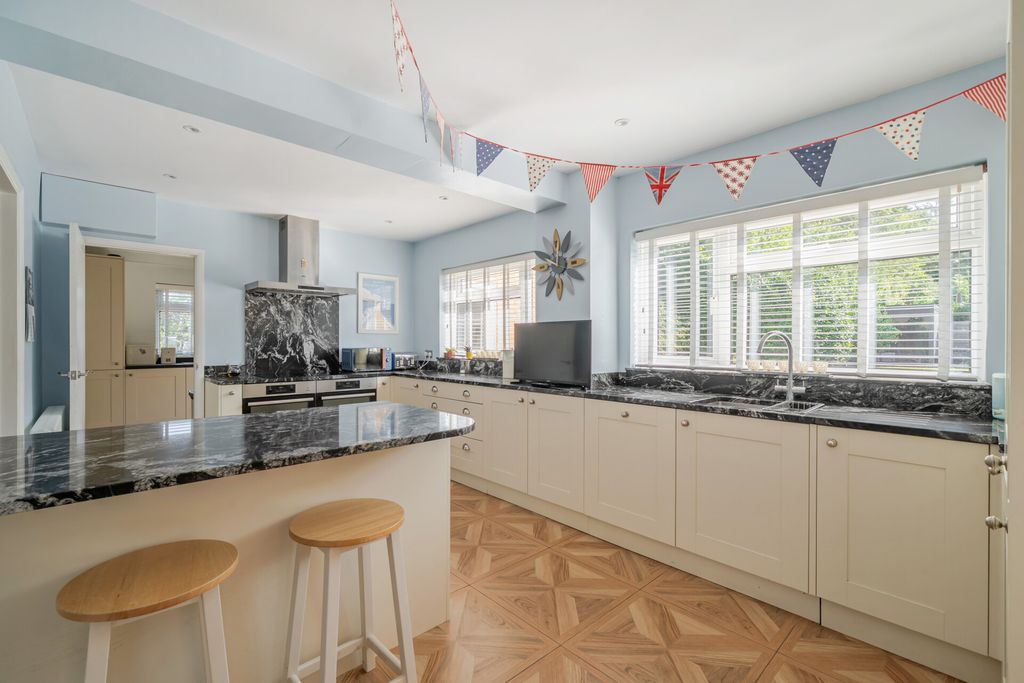 Property photo 3 of 28 1496734-16-6A6A06...