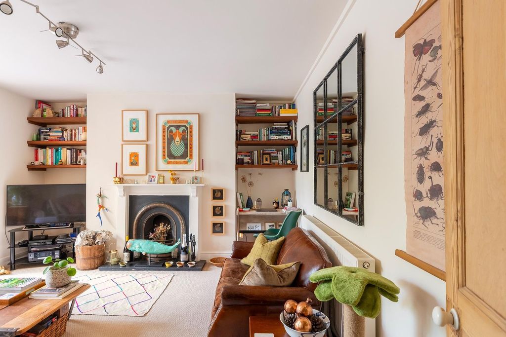 Property photo 1 of 34 G1F6Drcn - Living Room G.Jpg