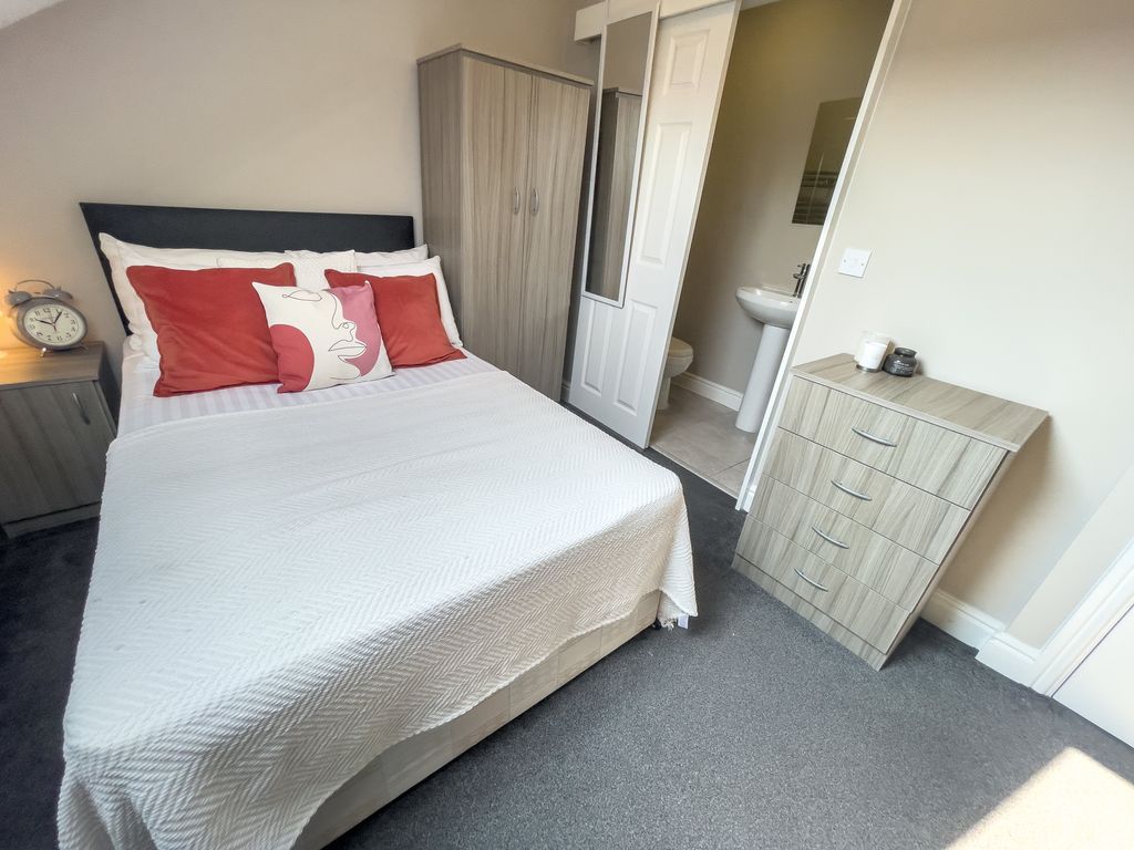 Property photo 3 of 13 Img_6002