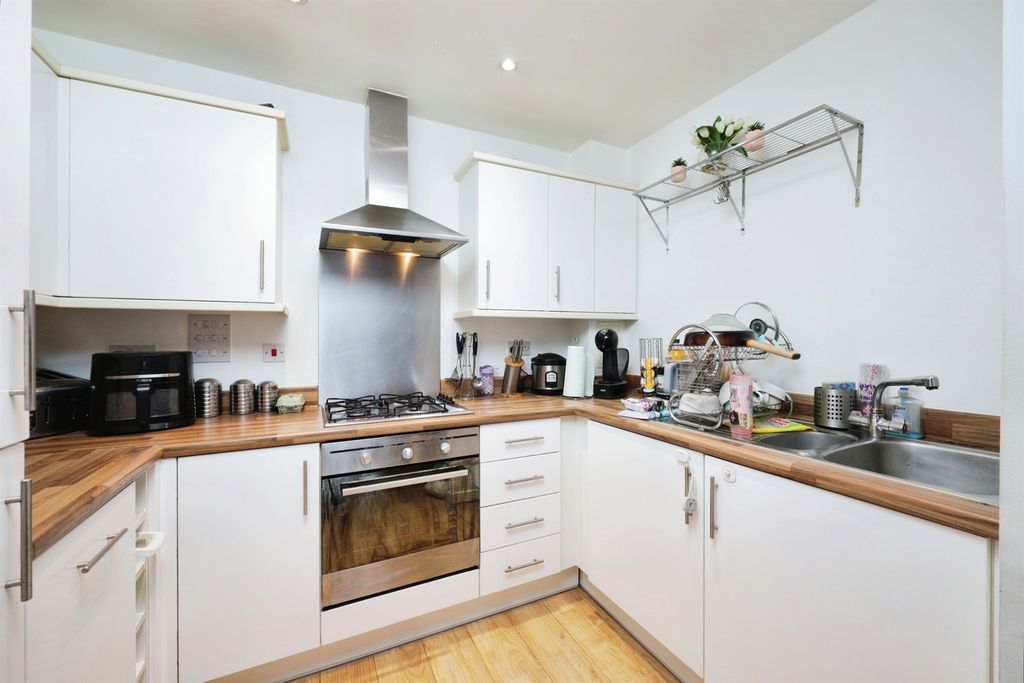 Property photo 2 of 17