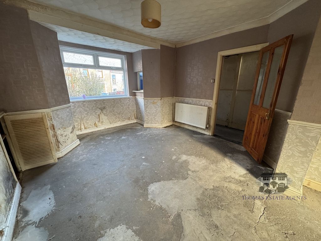 Property photo 2 of 15 Lounge