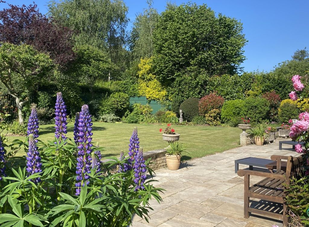 Property photo 3 of 23 Garden