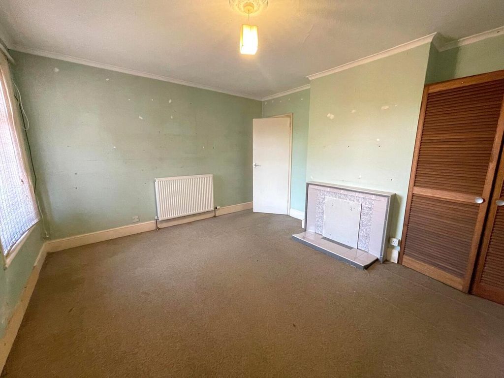 Property photo 3 of 8 Living/Dining Room