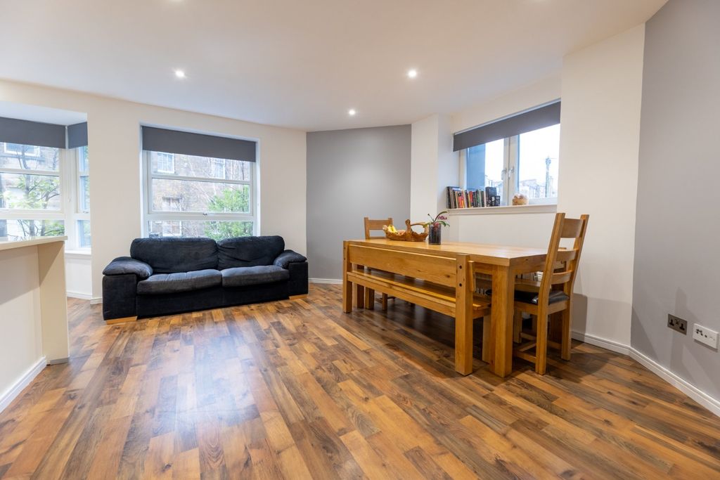 Property photo 3 of 18 Picture 3