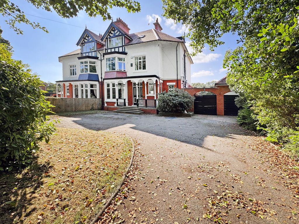 Property photo 1 of 36