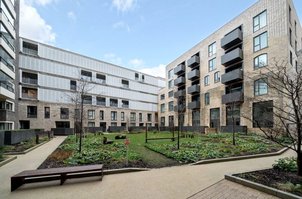 Property photo 1 of 16 Outside Space