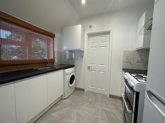 Property photo 3 of 6 Kitchen