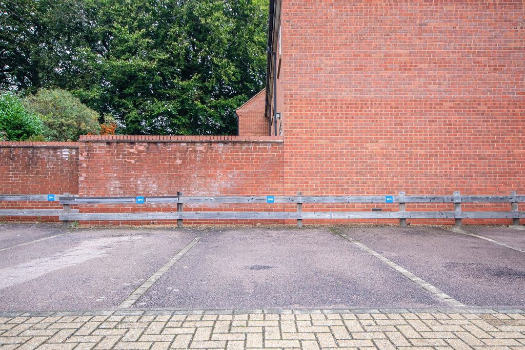 Additional image 10 of 2 bed flat for saleHigh Street, Rothwell, Kettering NN14