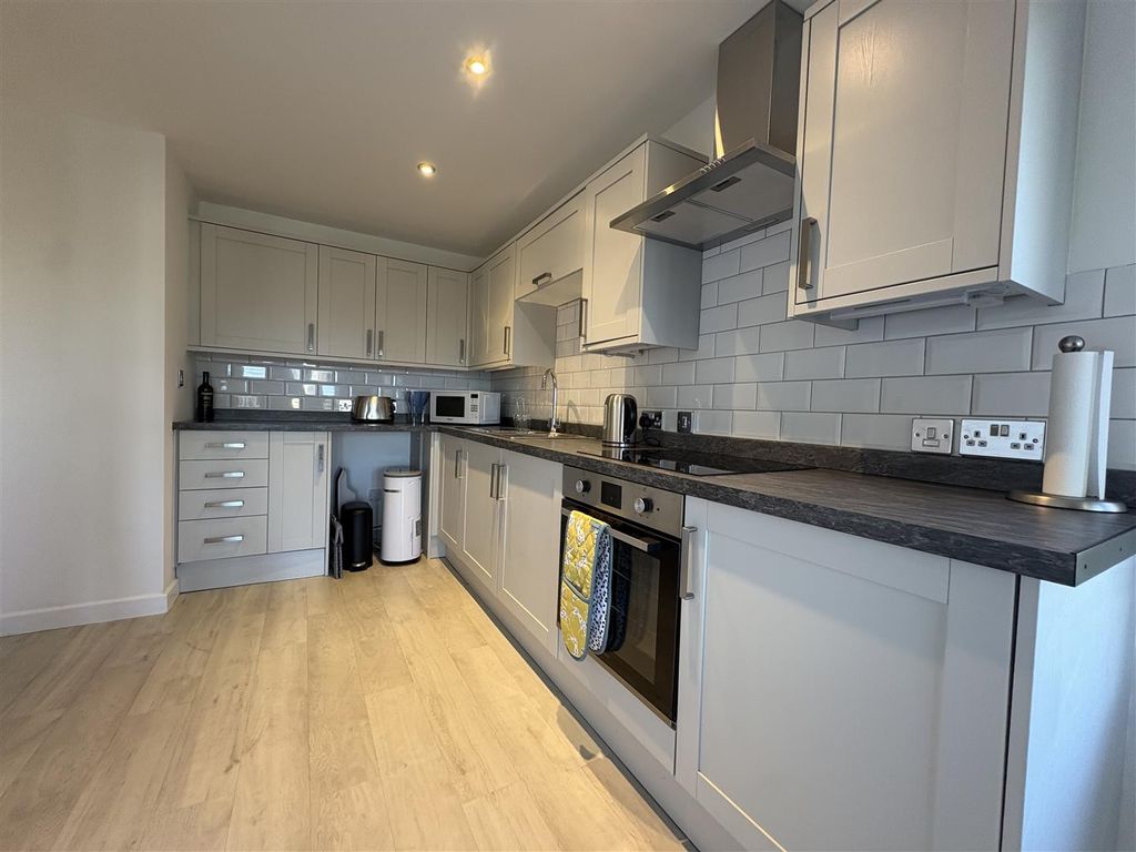 Property photo 2 of 13 Kitchen.Jpeg