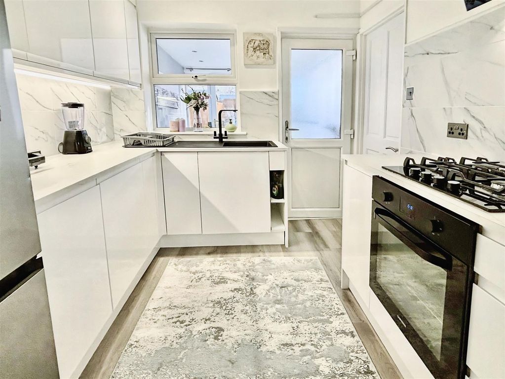 Property photo 2 of 13 36Eb8Dac-2.Jpg