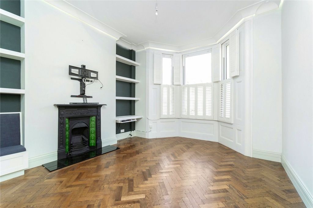Property photo 1 of 8
