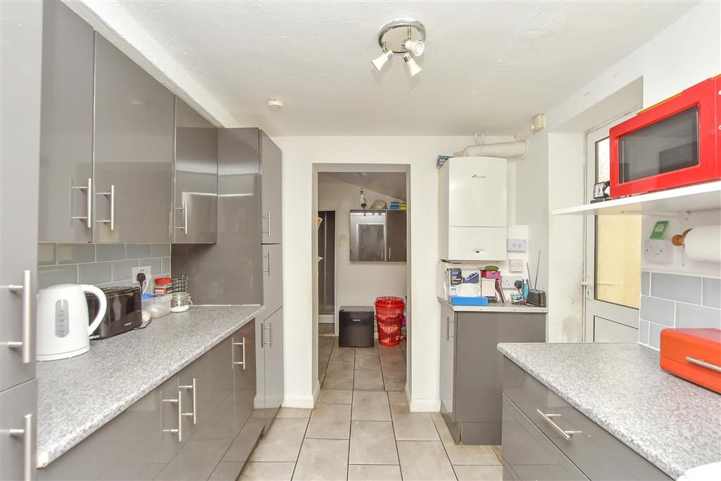 Property photo 2 of 7 Kitchen