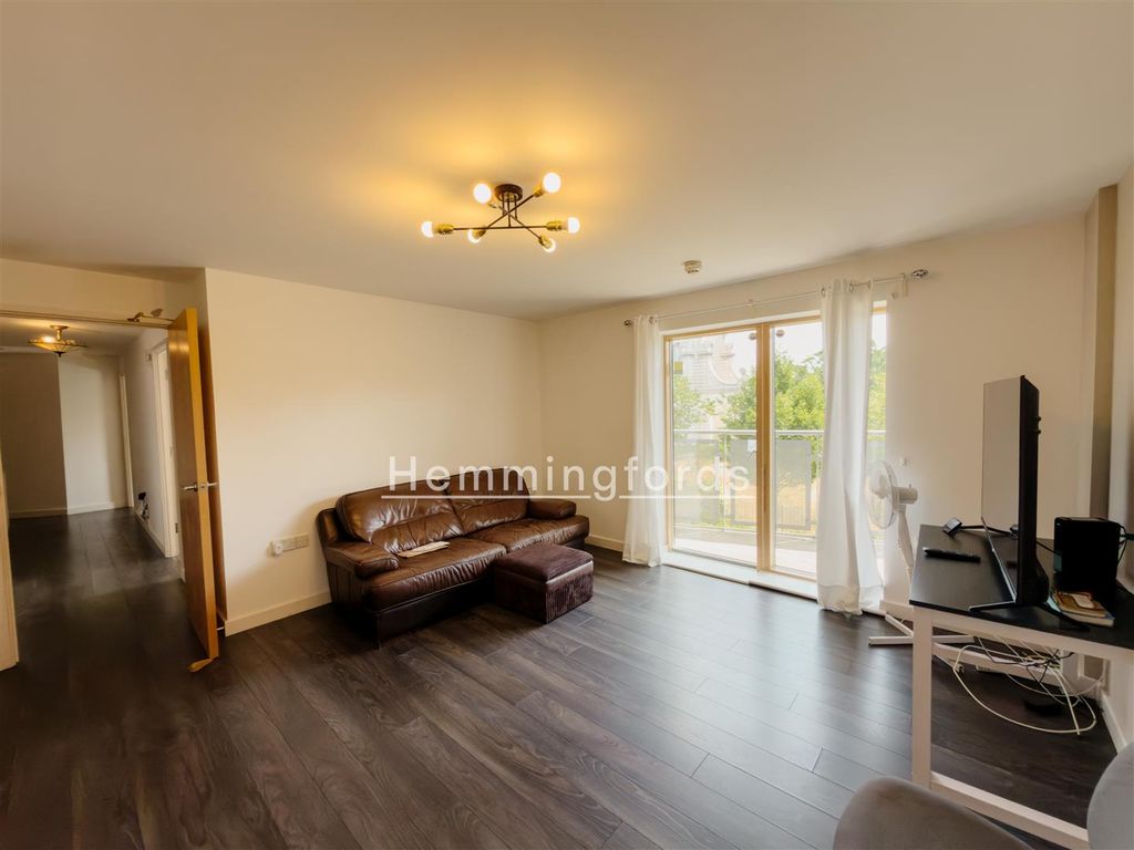 Property photo 3 of 11 Clock-7.Jpg