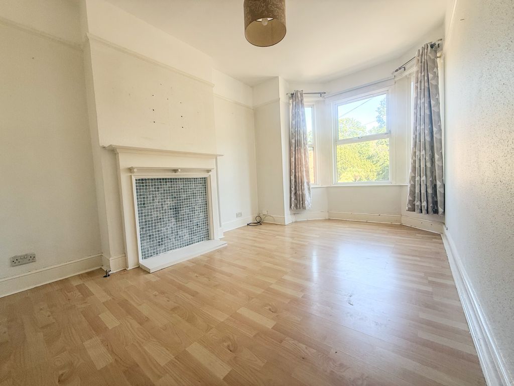 Property photo 1 of 6 Living Room