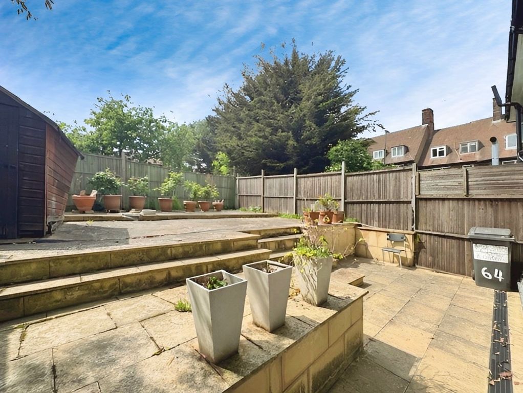 Property photo 2 of 11 Garden