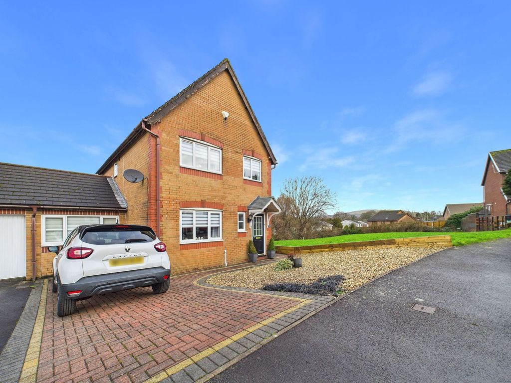 Property photo 1 of 28