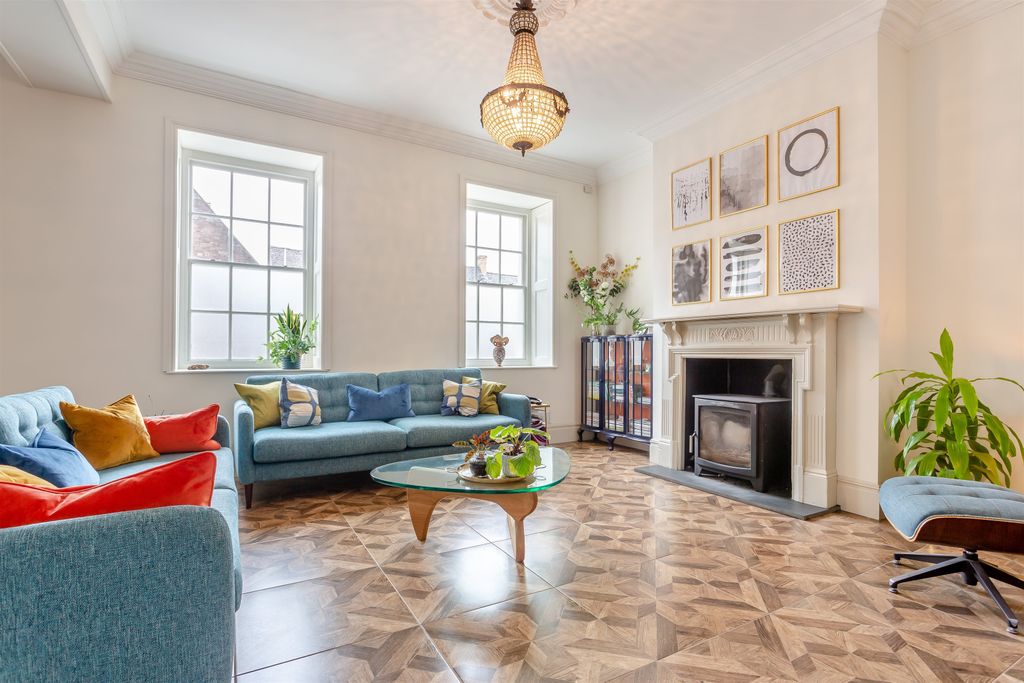 Property photo 3 of 47