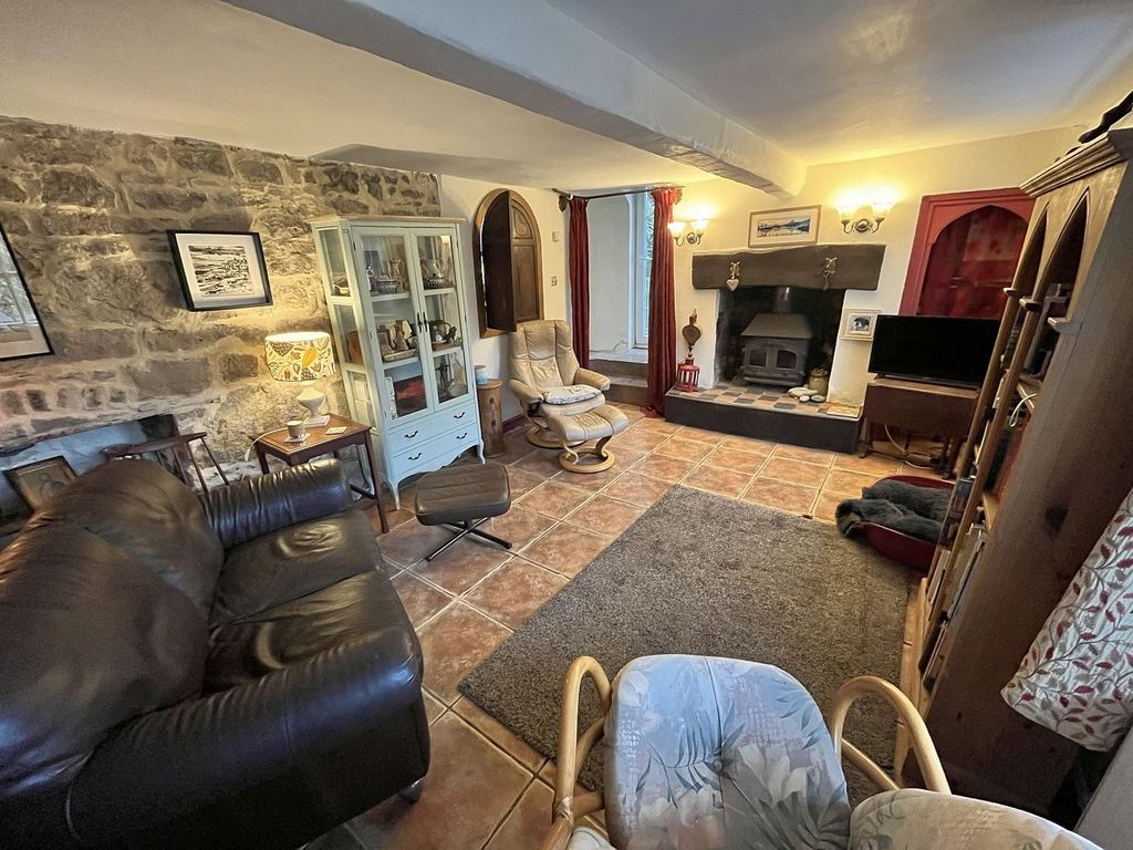 Property photo 2 of 25