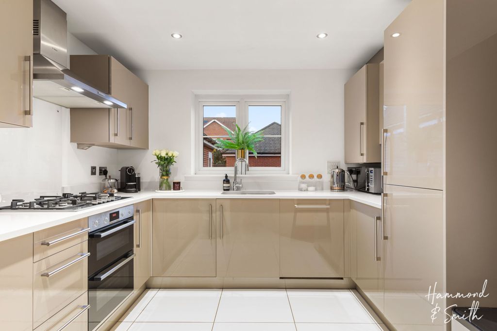 Property photo 2 of 21